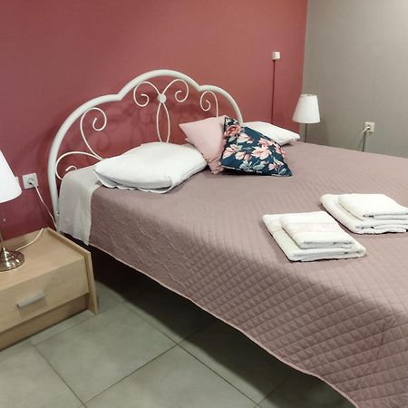 Cozy Apartment Near To The Airport Kouvarás エクステリア 写真