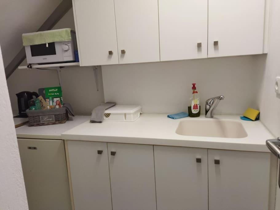 Cozy Apartment Near To The Airport Kouvarás エクステリア 写真