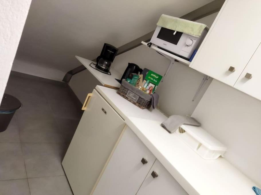 Cozy Apartment Near To The Airport Kouvarás エクステリア 写真
