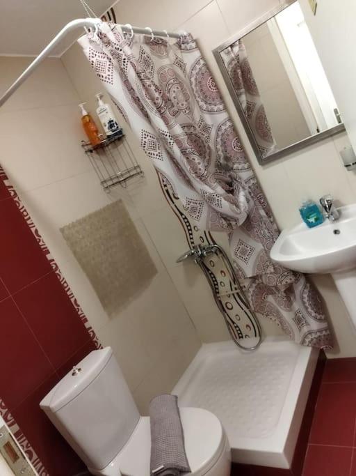 Cozy Apartment Near To The Airport Kouvarás エクステリア 写真