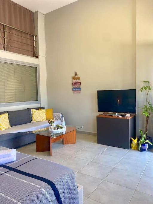 Cozy Apartment Near To The Airport Kouvarás エクステリア 写真