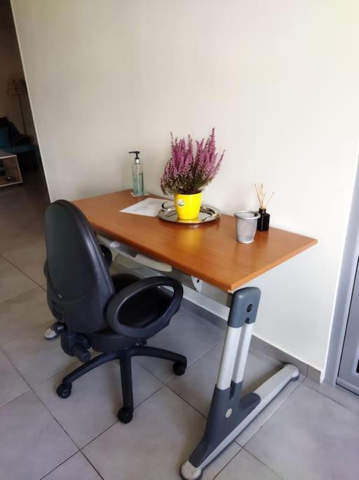 Cozy Apartment Near To The Airport Kouvarás エクステリア 写真