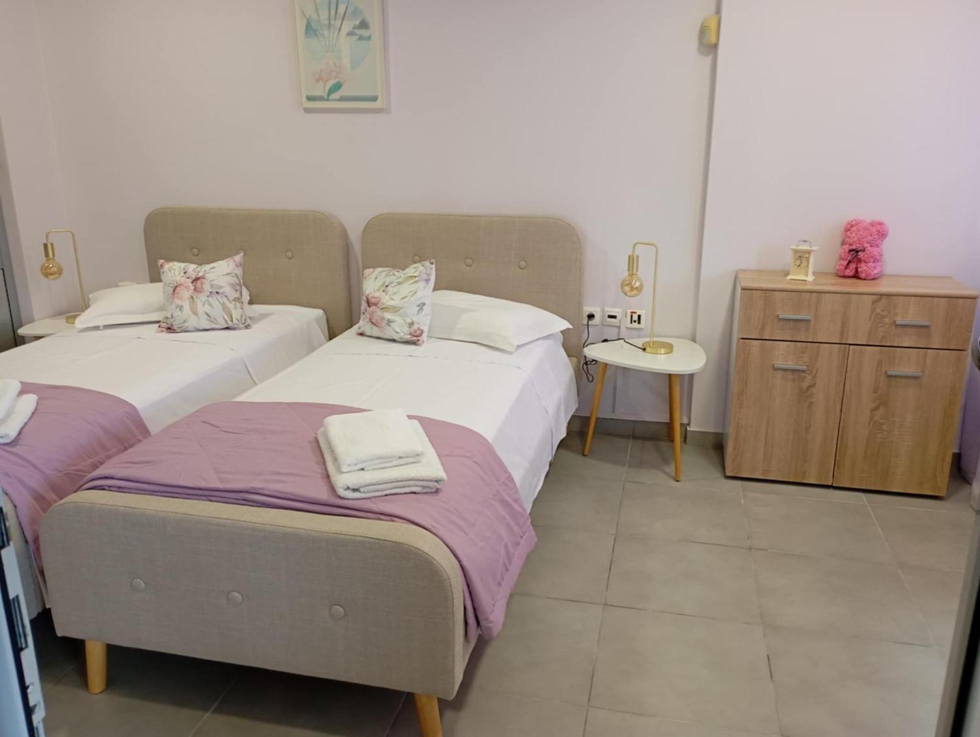 Cozy Apartment Near To The Airport Kouvarás エクステリア 写真